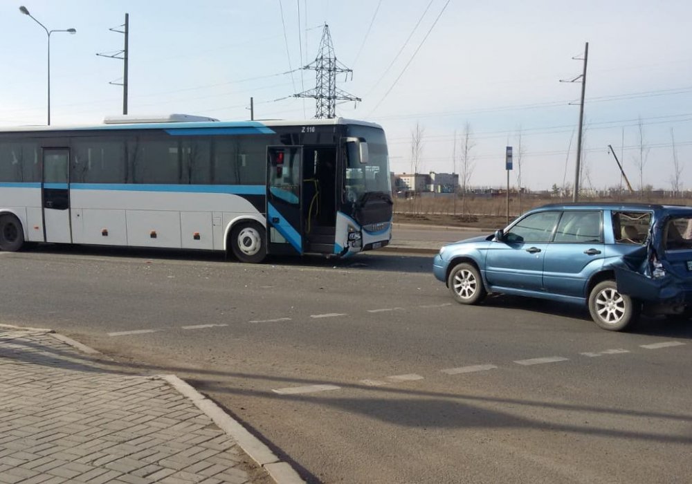Автобус столкнулся с легковушкой в Нур-Султане: водителя отстранят