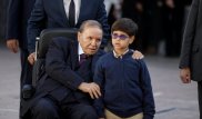 Президент Алжира ушел в отставку после 20 лет правления