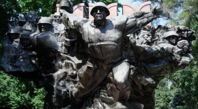Мемориал Славы в парке имени 28 гвардейцев-панфиловцев, Алматы. Фото с сайта almaty.tv