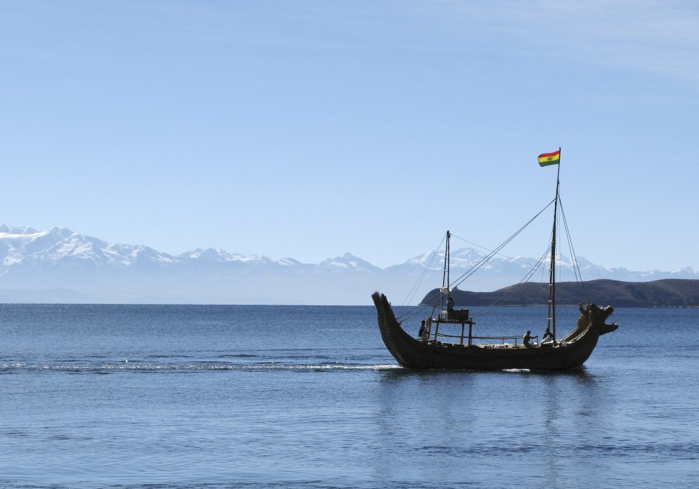 Титикака - высочайшее в мире судоходное озеро, самое большое по запасам пресной воды в Южной Америки. © Reuters.