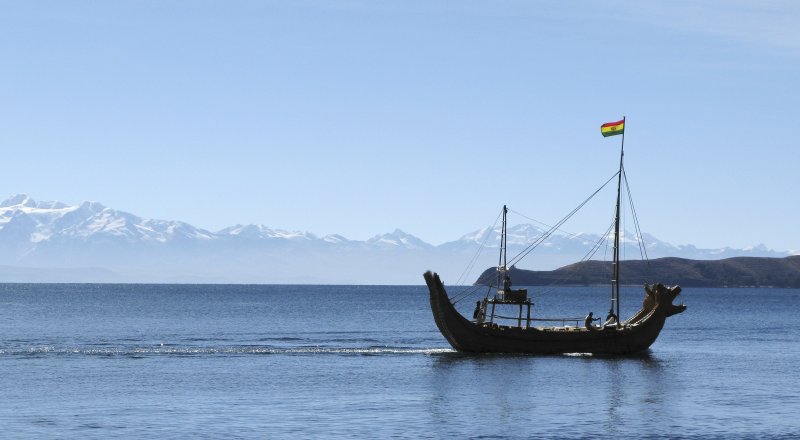 Титикака - высочайшее в мире судоходное озеро, самое большое по запасам пресной воды в Южной Америки. © Reuters.