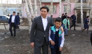 "Ужасный двор, невозможно играть". К снявшему видео мальчику приехал аким