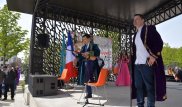 Казахстанский дипломат выступил дуэтом с сыном известного французского певца
