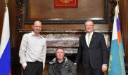 Отравленный "Новичком" британец встретился с российским послом
