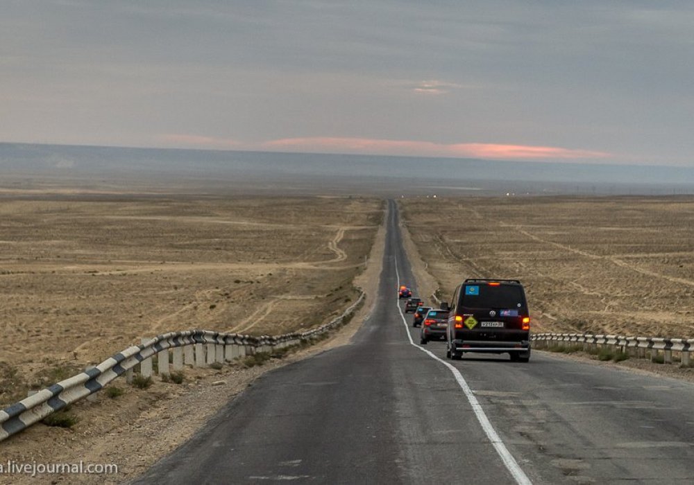 Дорога на границе Казахстана и Туркменистана. © sergeydolya.livejournal.com