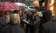 Возмущенные "громкой музыкой и курением под окнами" алматинцы вышли на улицу