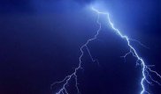 Удар молнии в самое высокое здание в мире попал на видео
