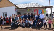 Выпускники подарили дом однокласснице, у которой девять детей