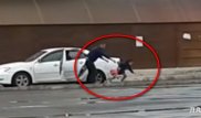 Мужчина выбросил из машины девочку в Актау. Инцидент попал на видео