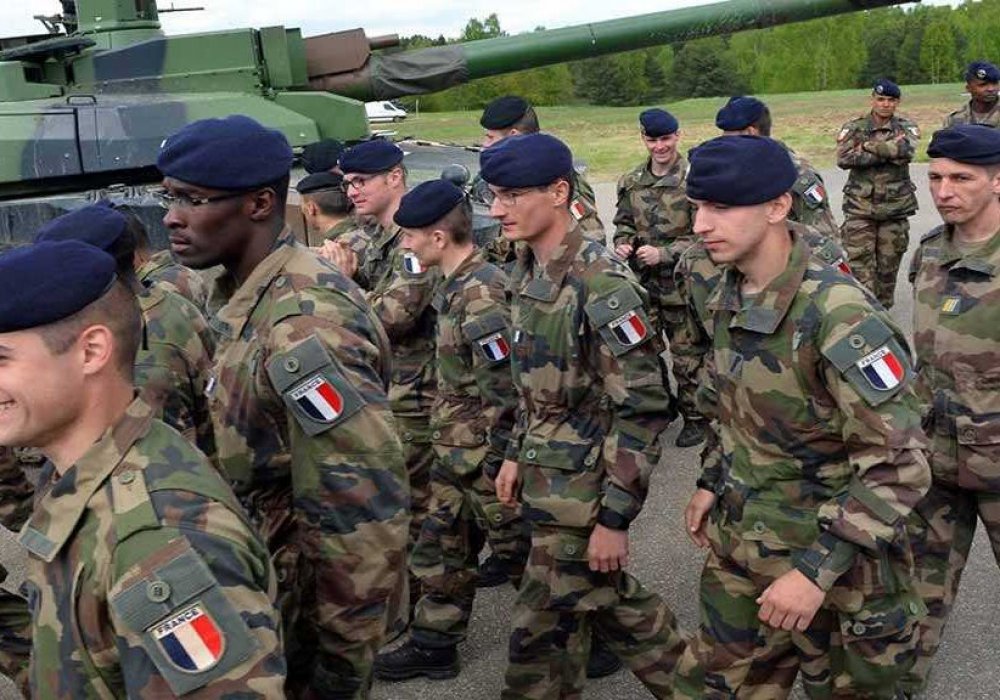 Франция перебрасывает вооруженные силы к российским границам