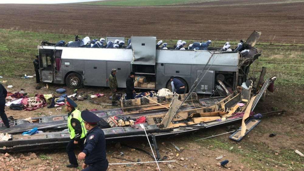 Автобус попал в ДТП близ Кордая: 11 человек погибли