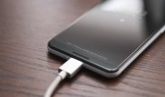 Эксперт разъяснил, почему не нужно заряжать смартфон до 100 процентов