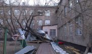 Ветер сорвал крышу с четырех зданий в Карагандинской области