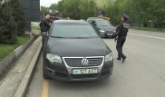 За номер серии AST наказали водителя в Алматы