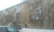 Две маленькие девочки выпали из окна в Атырау, одна погибла