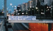 Плакат на мосту в Алматы: Романа Захарова освободили