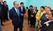Токаев встретился с многодетными матерями в Алматы