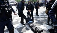 Полиция применила слезоточивый газ против манифестантов в Париже