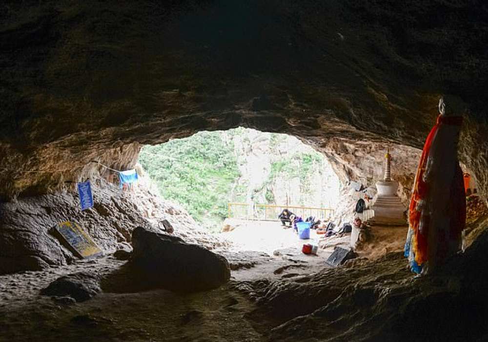 Карстовая пещера Байшия находится на высоте 3,2 тысячи метров в местечке Сяху. © Lanzhou University