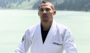 Қара белбеу иесі, 9 тіл меңгерген, 5 мемлекетте оқыған