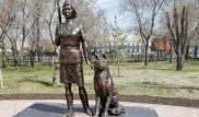 Пенсионер установил памятник военной медсестре в Костанае