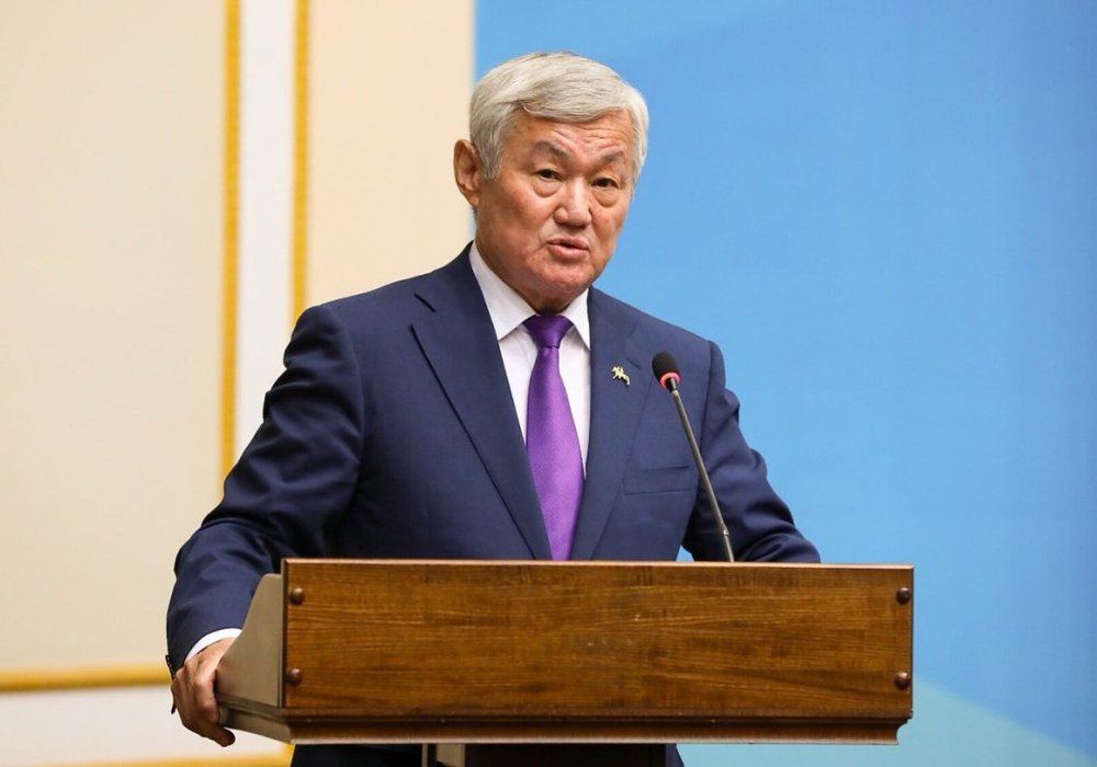 Министр труда и соцзащиты населения Бердибек Сапарбаев. 