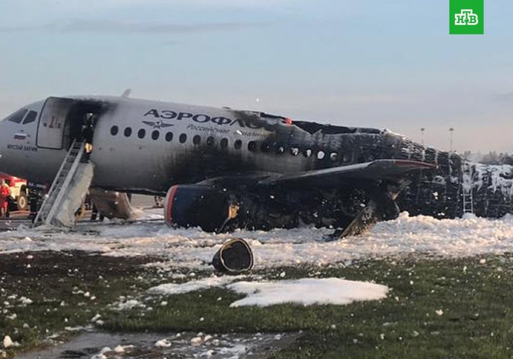 Пожар в самолете в московском аэропорту: 13 человек погибли