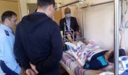 Пенсионерка сломала ногу из-за резкого торможения автобуса в Алматы