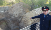 Полицейский спас ребенка из-под завала в Экибастузе