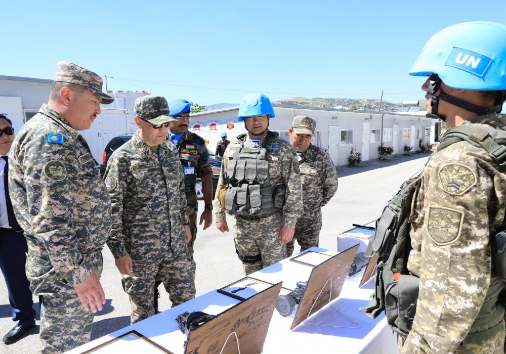 Министр обороны посетил казахстанских миротворцев в Ливане