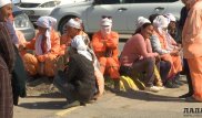 Дворники в Актау устали от задержек зарплаты и не вышли на уборку