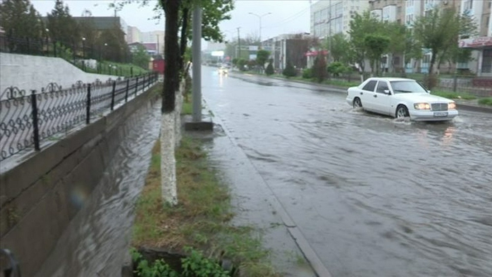 Погода в шымкенте на 10. Ливневые дожди Республики Калмыкия. Ливневые дожди наносимый вред.