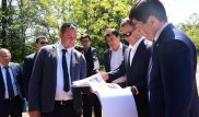 Байбек и Утемуратов ознакомились с ходом реконструкции Ботанического сада