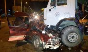 Два человека пострадали в страшной аварии с участием КамАЗа в Алматы