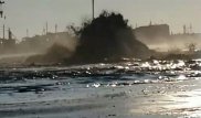 Фонтан газоводяной смеси вырвался из-под земли на "Каламкасе"