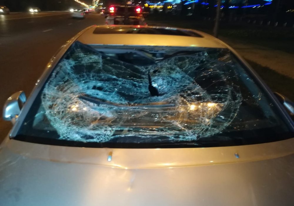 Водитель Lexus сбил двух пешеходов в Алматы
