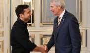 Зеленский рассказал сенатору США о двух войнах Украины