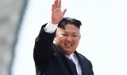 Опубликовано фото смеющегося Ким Чен Ына в окружении рыдающих детей