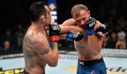 Тони Фергюсон одержал победу в UFC 238