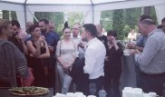 "Искренне улыбается, без пафоса". Зеленский провел закрытую встречу в лесу