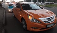 "Перепутала тормоз и газ". Девушка сбила регулировщика в Алматы