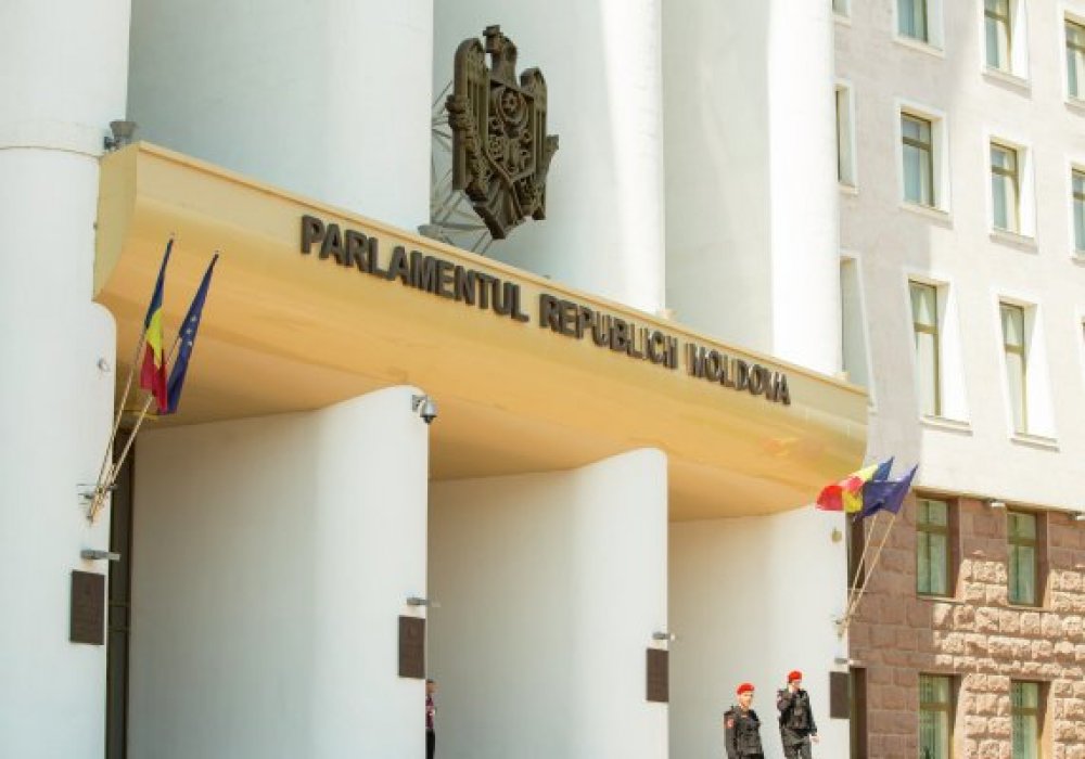 Министр юстиции Молдавии уволился из-за 