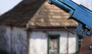 "Хранились под полом". Житель Павлодара нашел раритетный "Маузер" и "Вальтер"