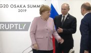 Путин помог растерявшейся Меркель
