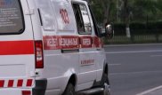 Женщина с ребенком попала под автобус без водителя в Алматы