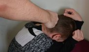 Жителя Усть-Каменогорска два дня заставляли пить водку и мыть посуду
