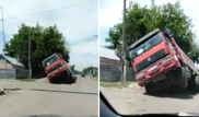 Самосвал провалился в асфальт в Карагандинской области
