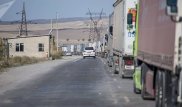Фуры выстроились в километровую пробку на казахстано-кыргызской границе