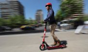 Электросамокатам нельзя ездить по автобусной полосе - юрист
