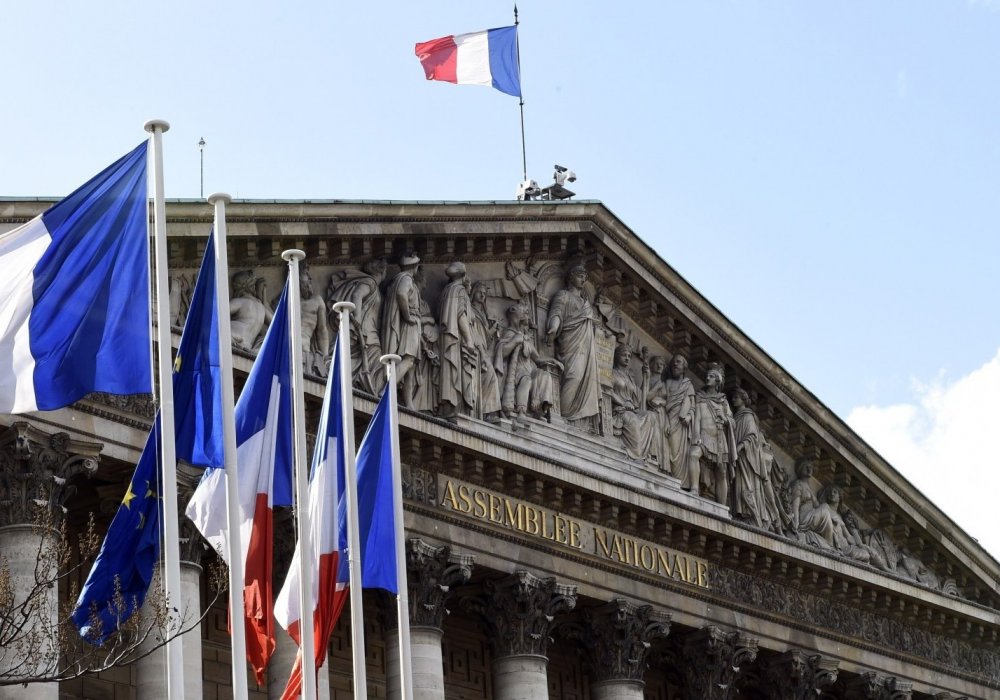 15 экс-парламентариев Франции подозреваются в крупных хищениях - СМИ